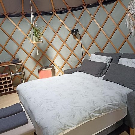 L'Echappee Au Jardin, Yourte Bucolique Godinne 外观 照片