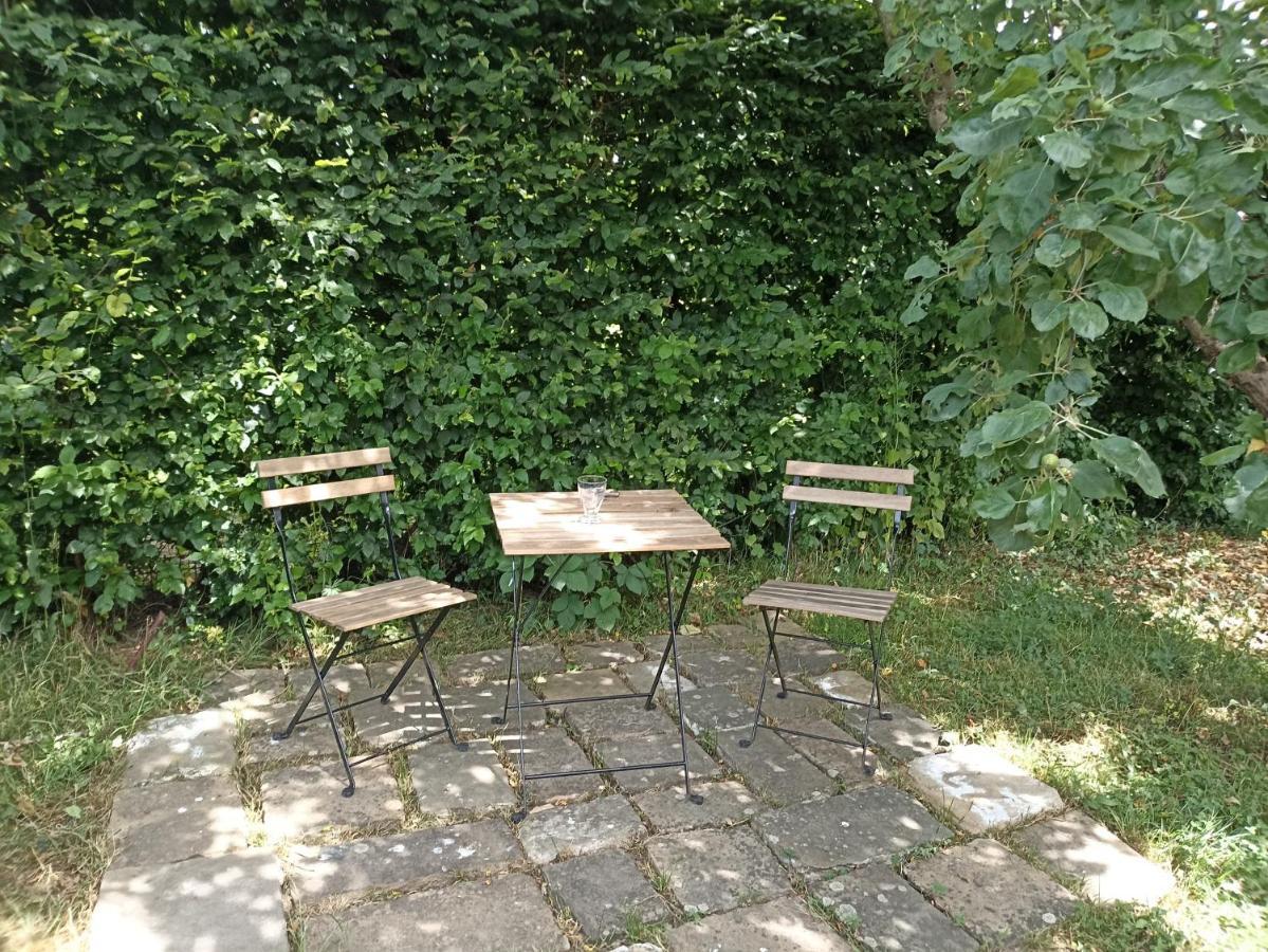 L'Echappee Au Jardin, Yourte Bucolique Godinne 外观 照片